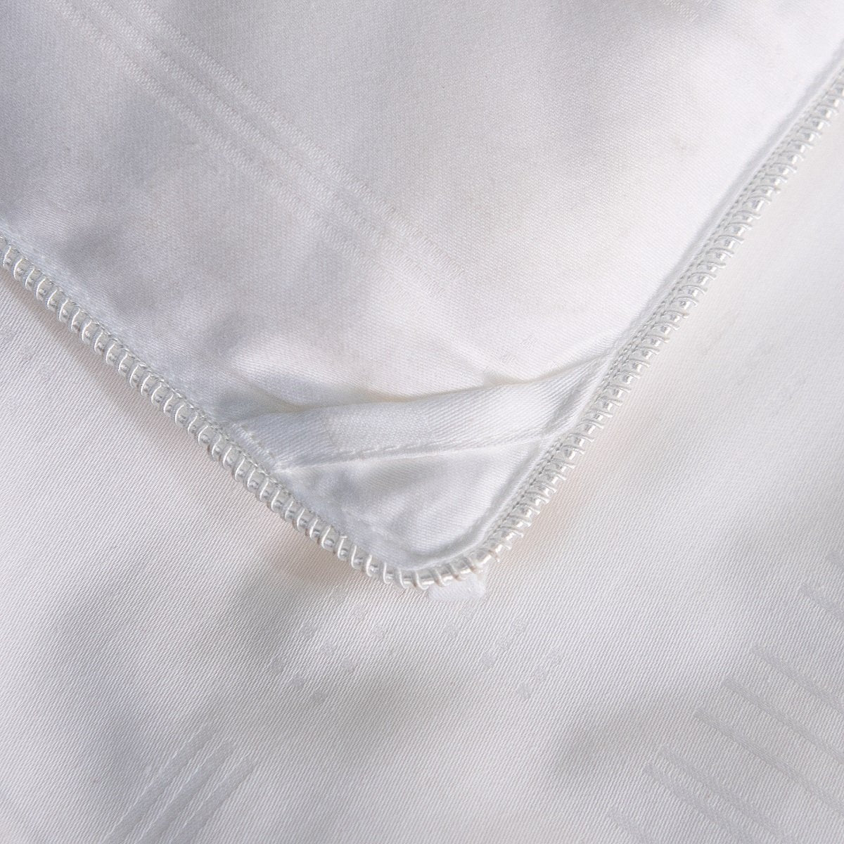 200 x 230 size Solid White All Season Silk Duvet Insert