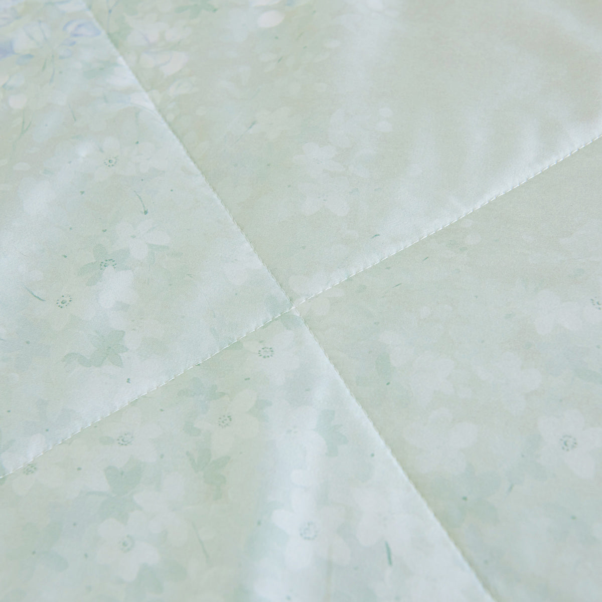 Orabe Floral TENCEL™ Lyocell Lightweight Comforter
