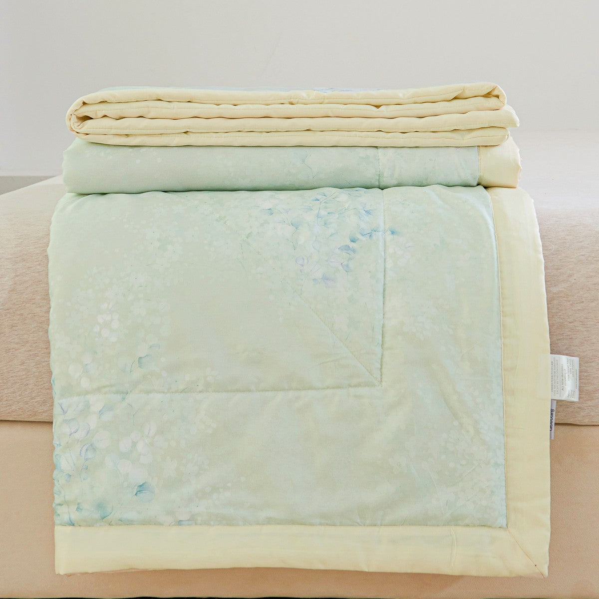 Orabe Floral TENCEL™ Lyocell Lightweight Comforter