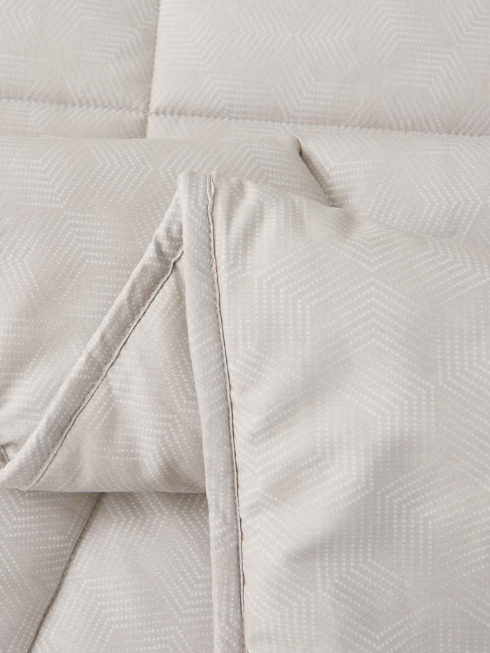 Upsilon Smoky Gray Pattern Cotton All Season Comforter