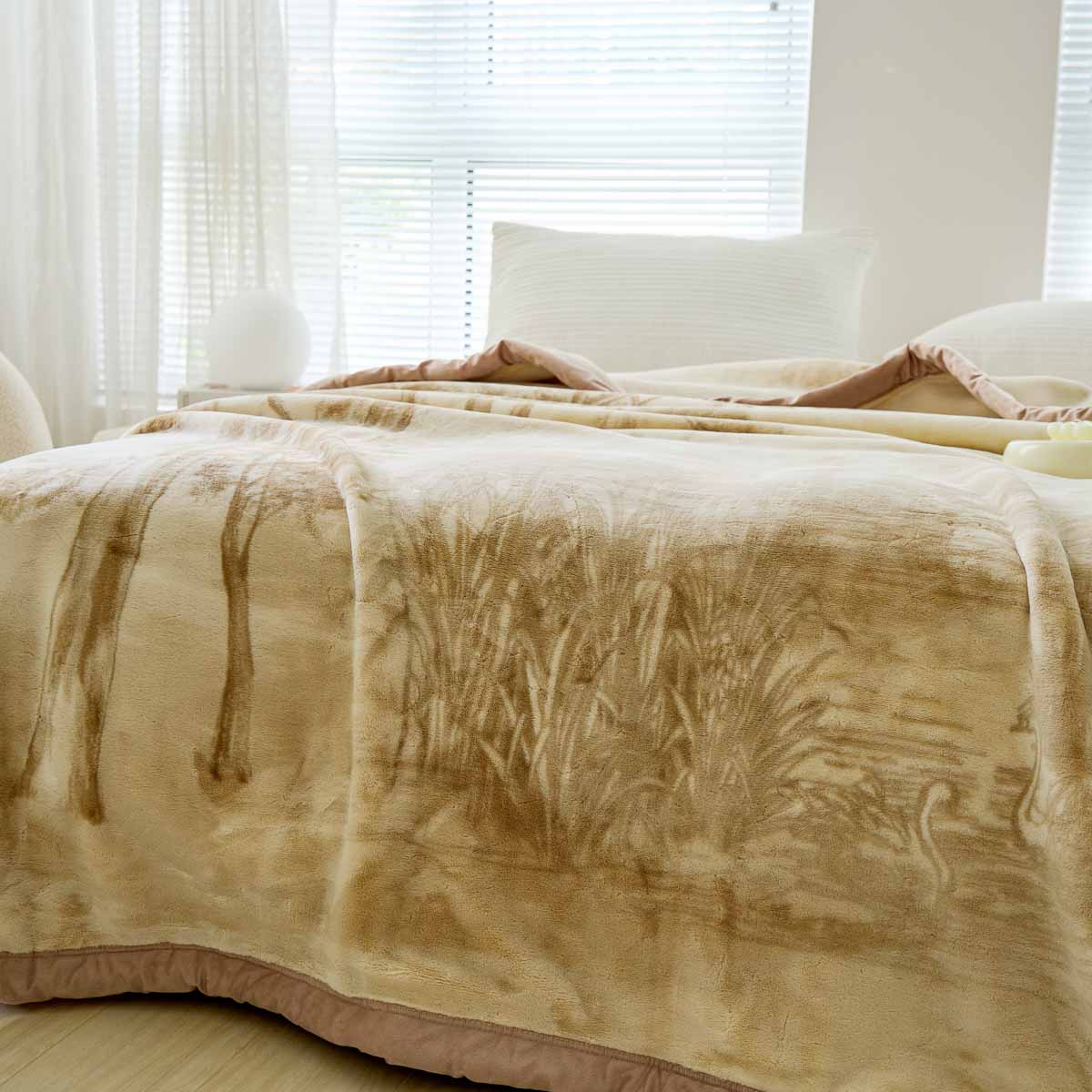 Ned Pattern Raschel Velvet Winter Blanket (Queen size)