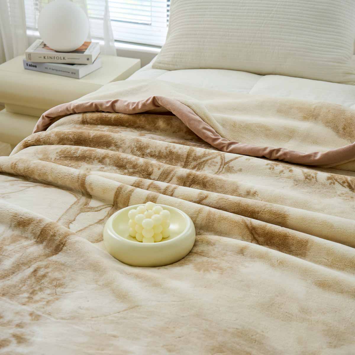 Ned Pattern Raschel Velvet Winter Blanket (Queen size)