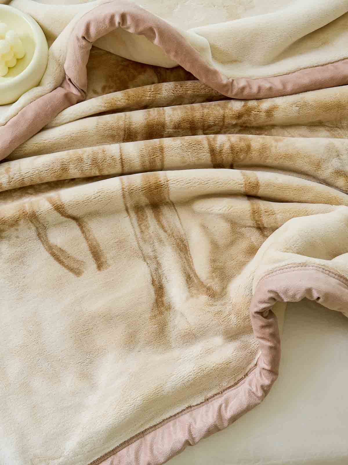 Ned Pattern Raschel Velvet Winter Blanket (Queen size)