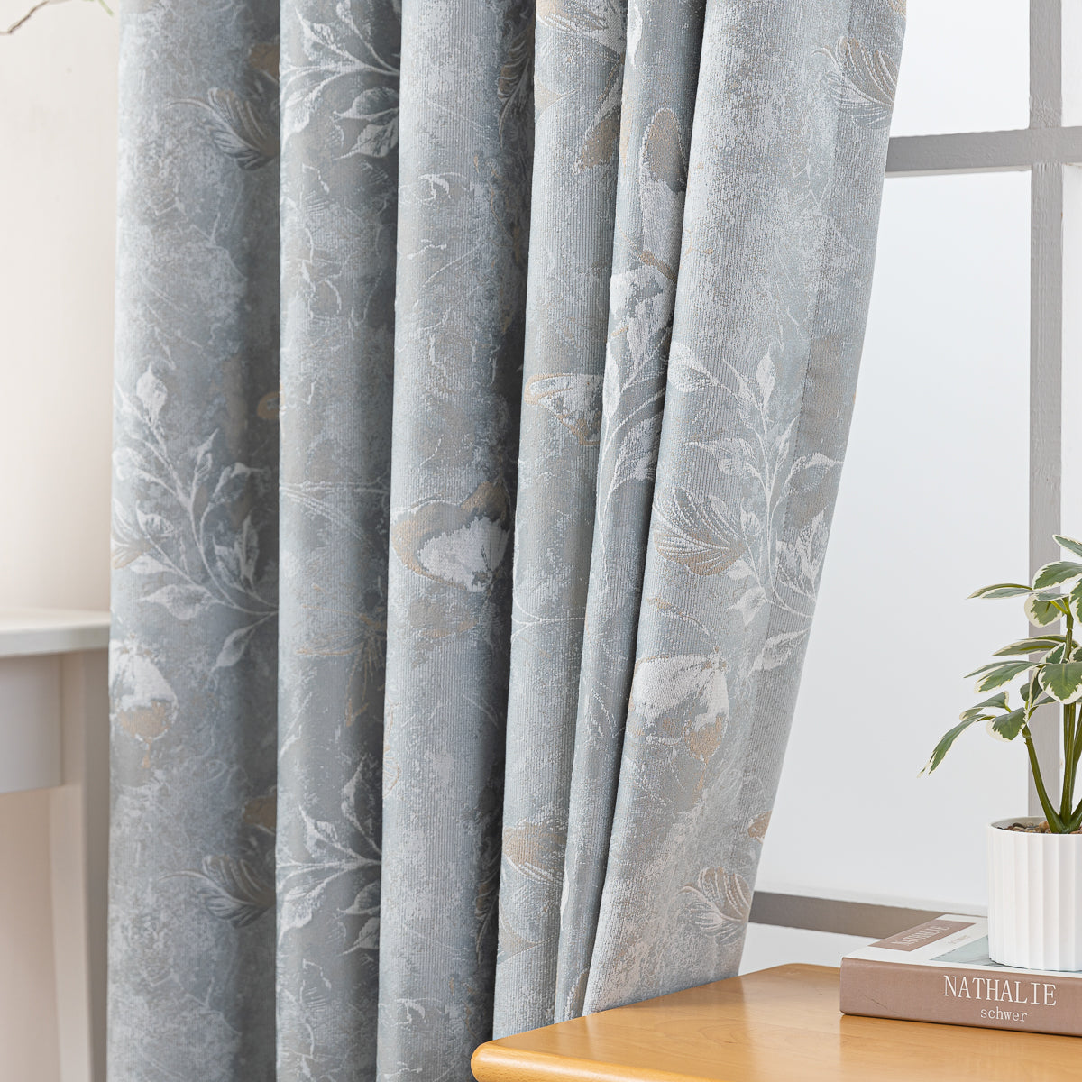 Brodefli Curtain