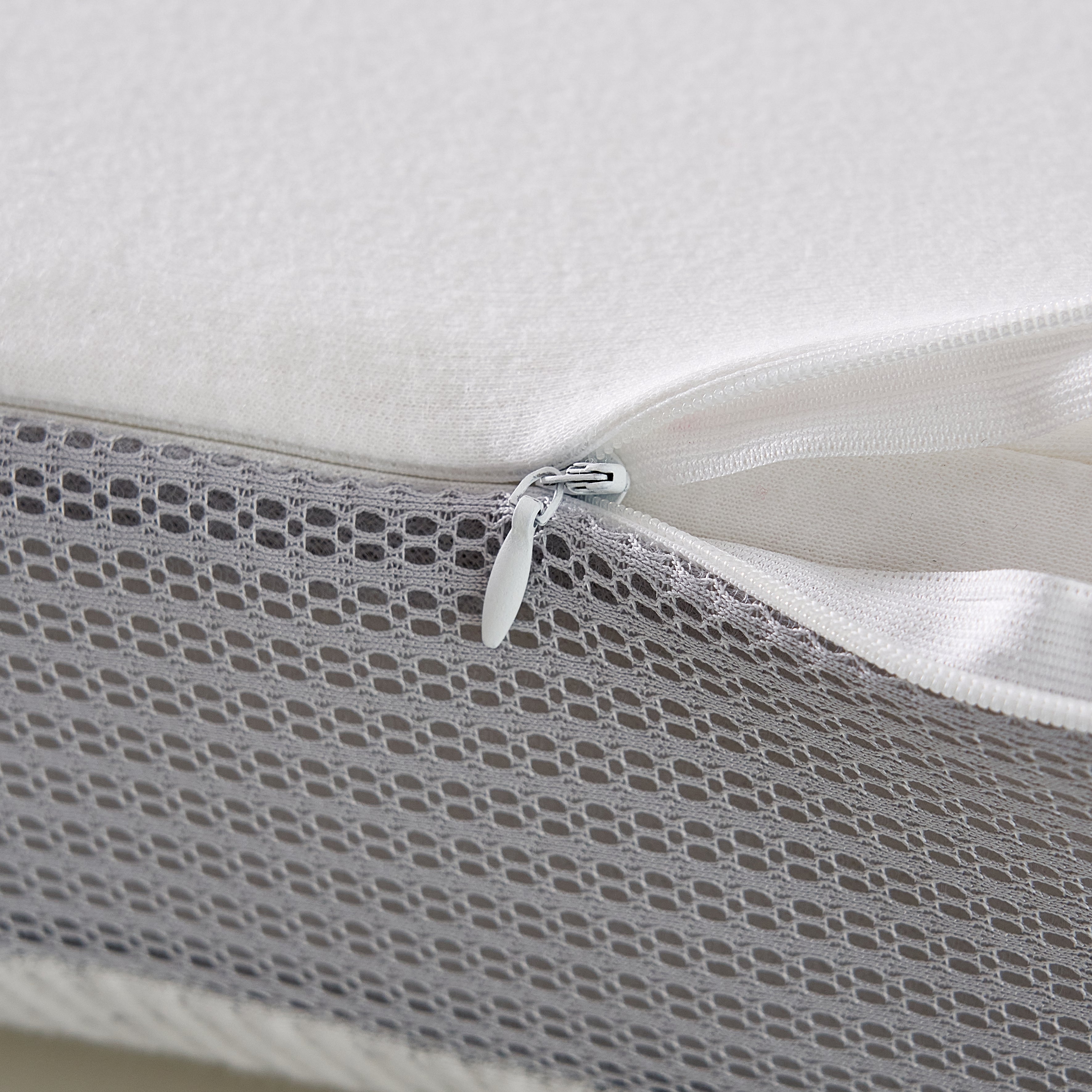 PiloMio® Streamline Pressure Relief Memory Foam Pillow