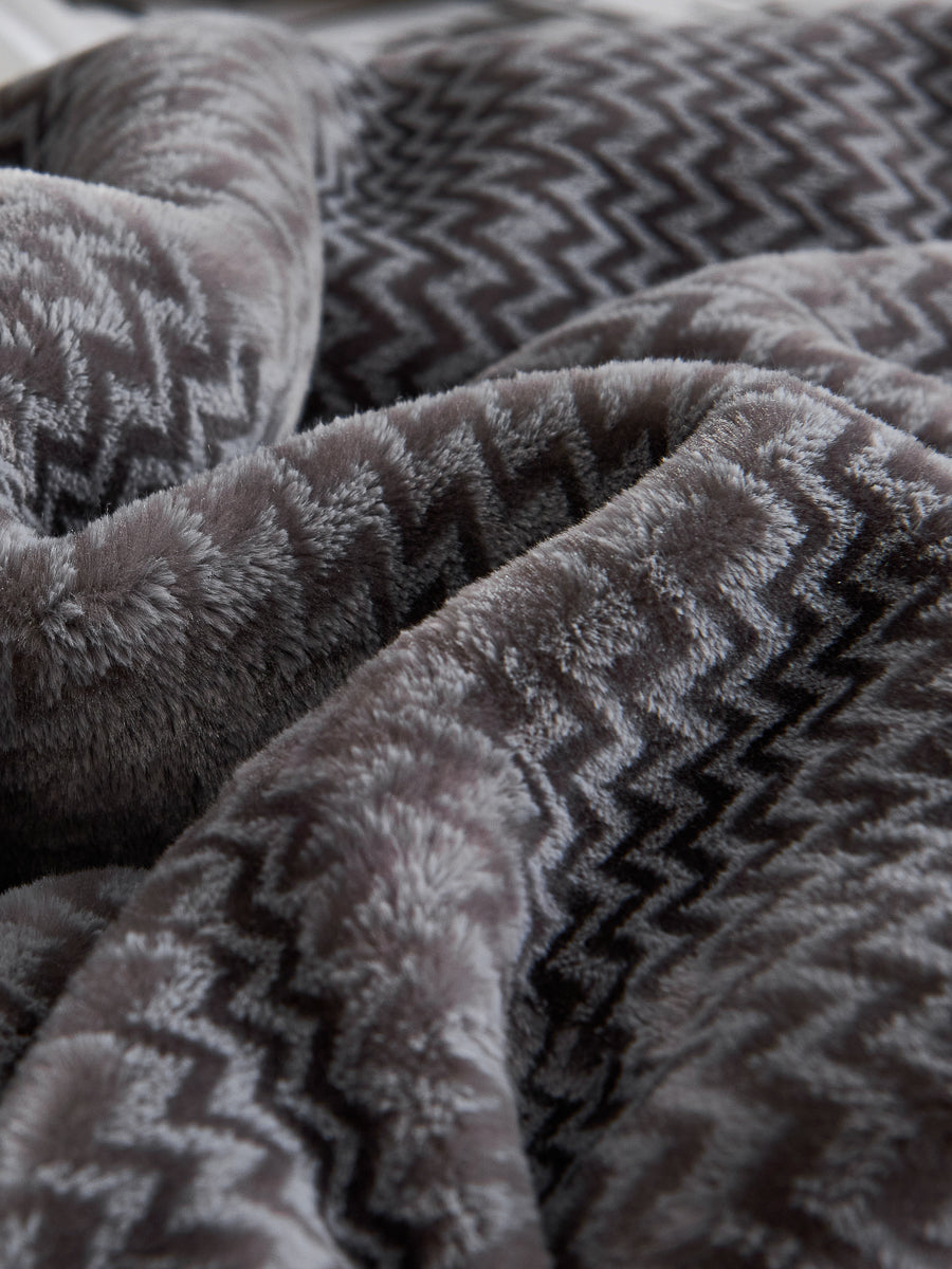 Echo Pattern Raschel Velvet Winter Blanket