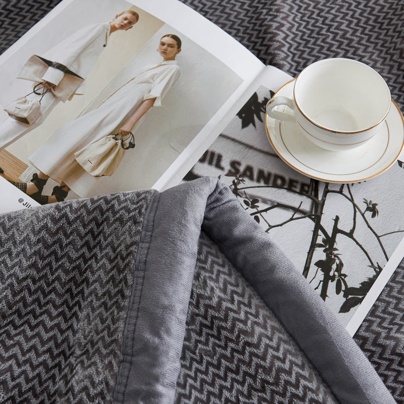 Echo Pattern Raschel Velvet Winter Blanket