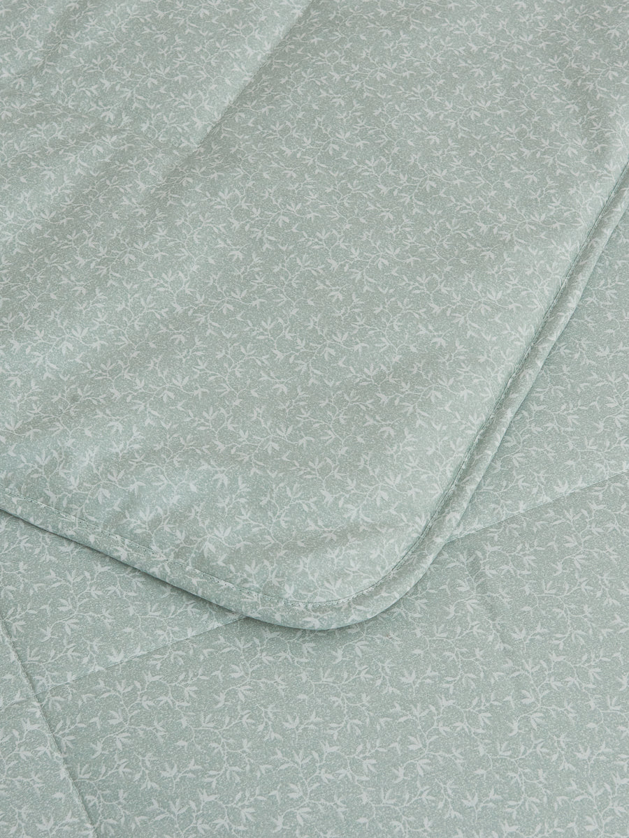 Iota Plum Green Cotton Light Comforter