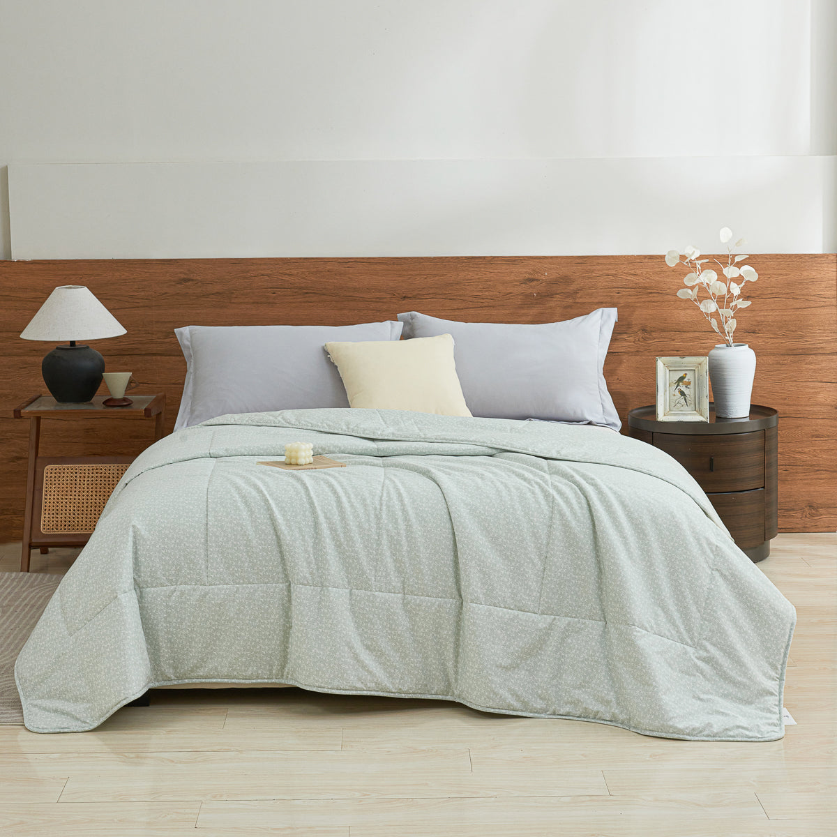 Iota Plum Green Cotton Light Comforter
