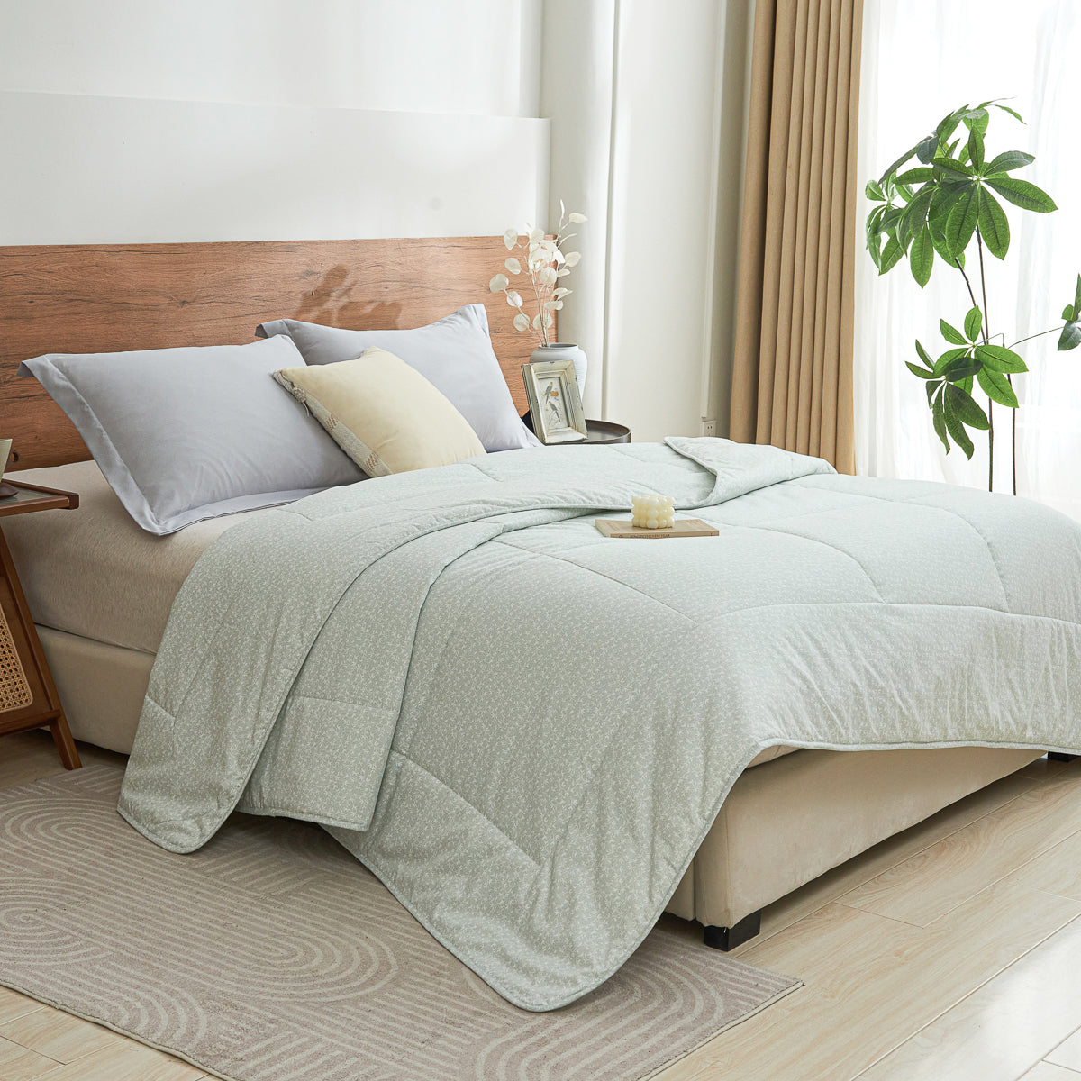 Iota Plum Green Cotton Light Comforter