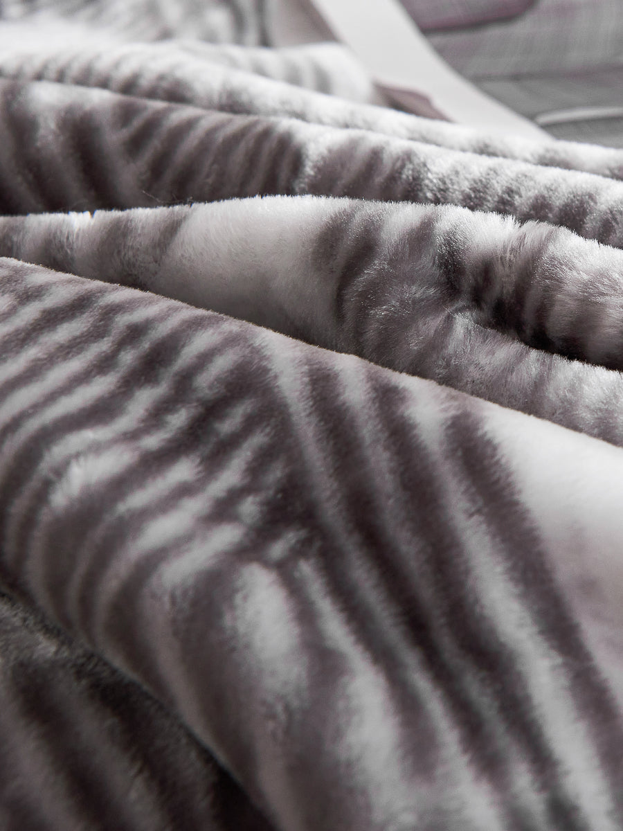 Logan Cloudy Blanket