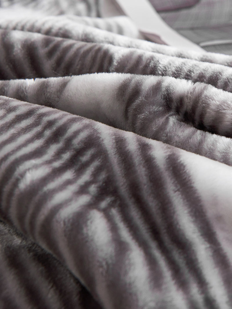 Logan Cloudy Blanket