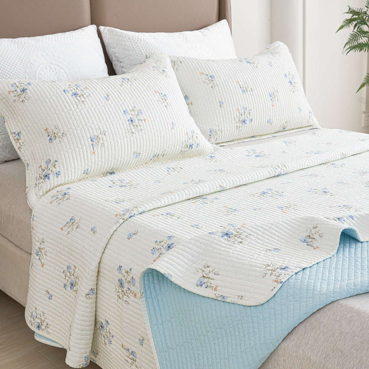 Mable Sylvcel Floral Quilt Set