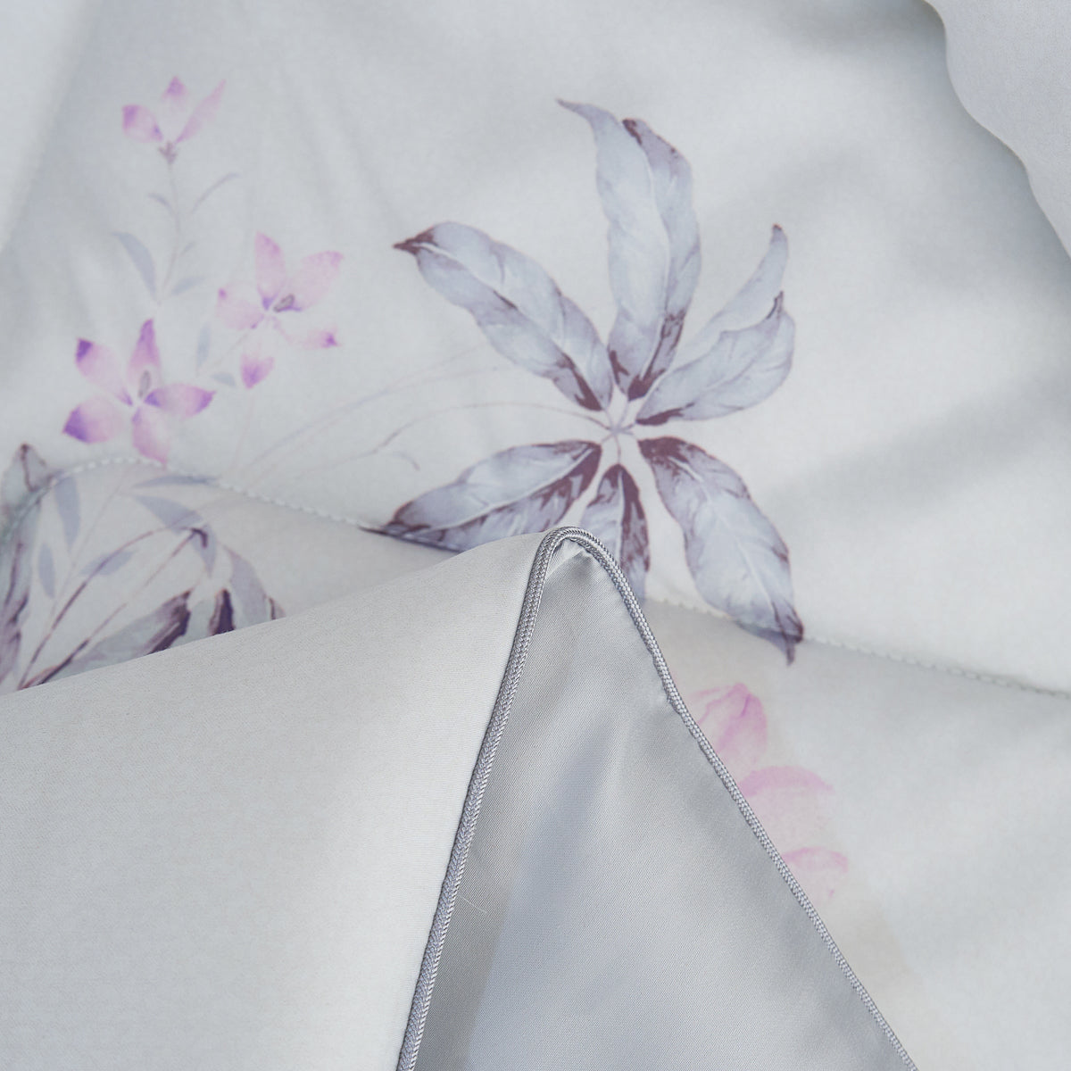 Noor Floral TENCEL™ Lyocell All Season Comforter