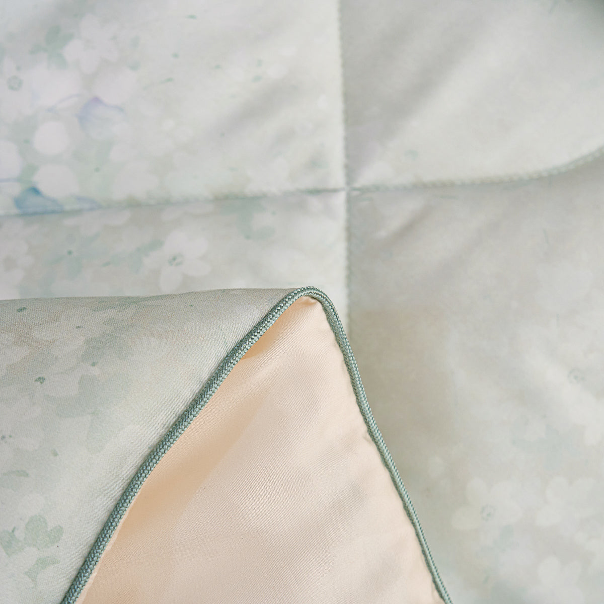 Orabe Floral TENCEL™ Lyocell All Season Comforter