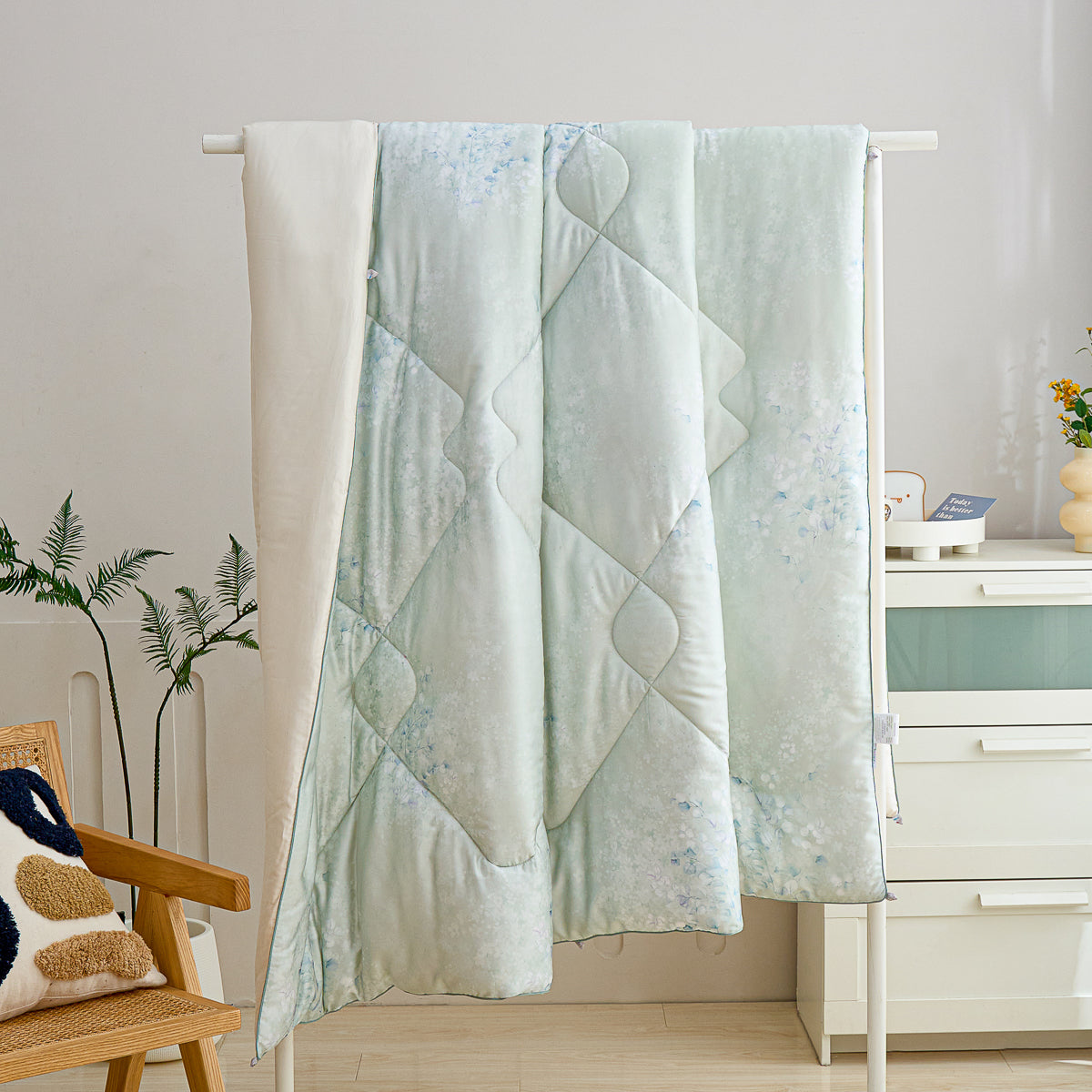 Orabe Floral TENCEL™ Lyocell All Season Comforter