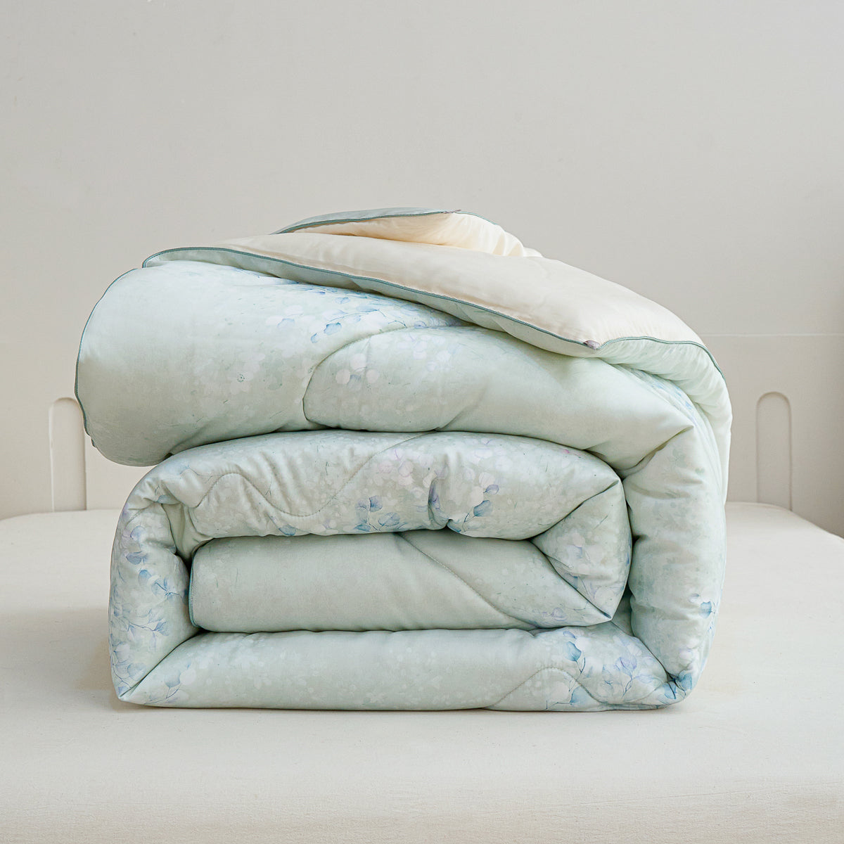 Orabe Floral TENCEL™ Lyocell All Season Comforter