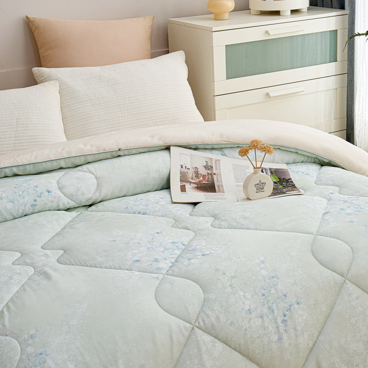 Orabe Floral TENCEL™ Lyocell All Season Comforter