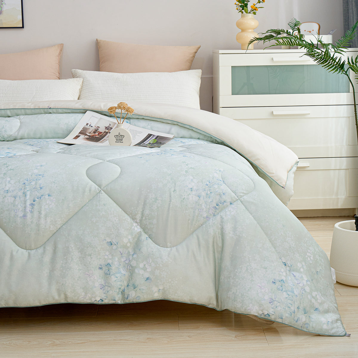 Orabe Floral TENCEL™ Lyocell All Season Comforter