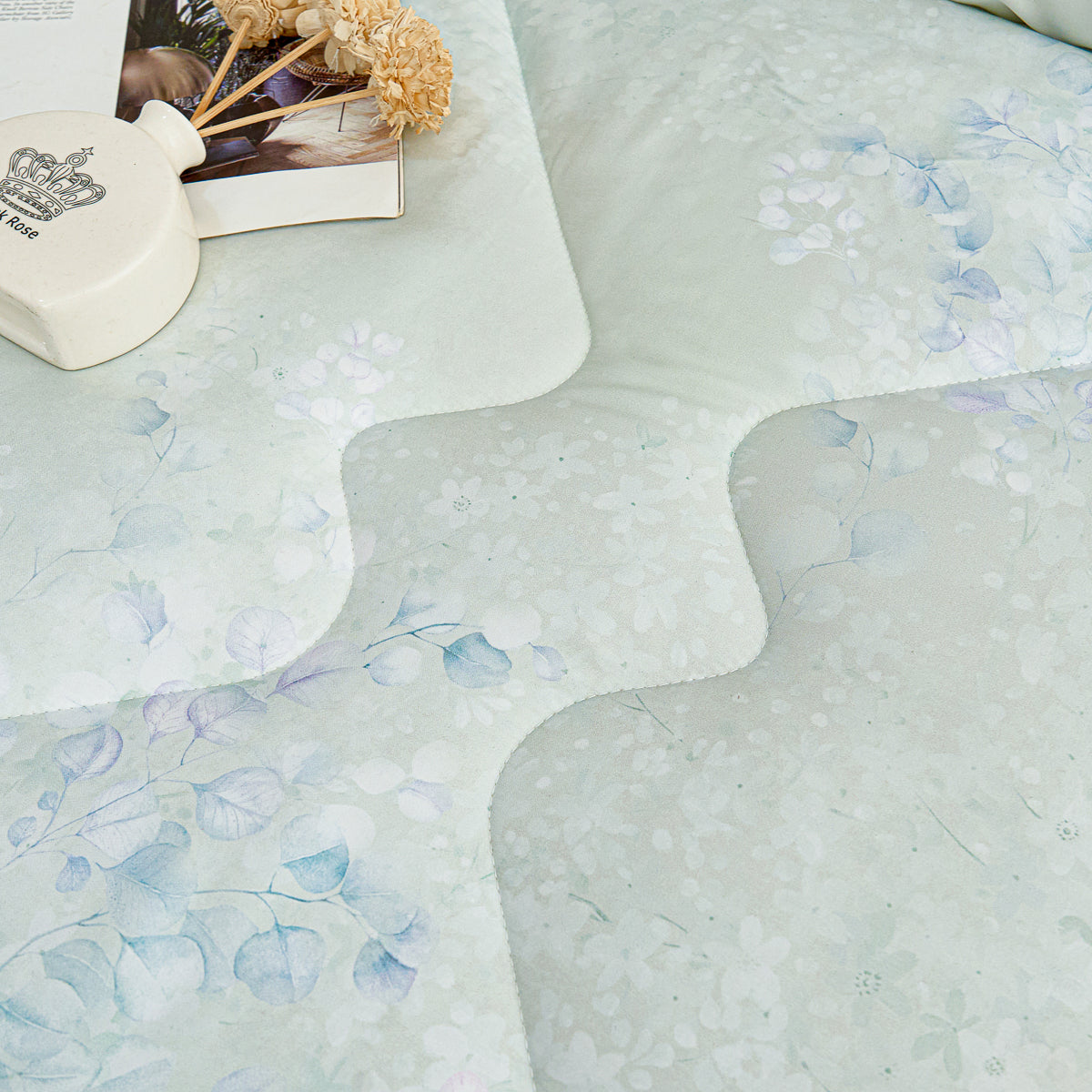 Orabe Floral TENCEL™ Lyocell All Season Comforter