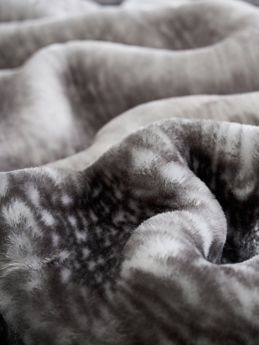 Simon Pattern Raschel Velvet Winter Blanket