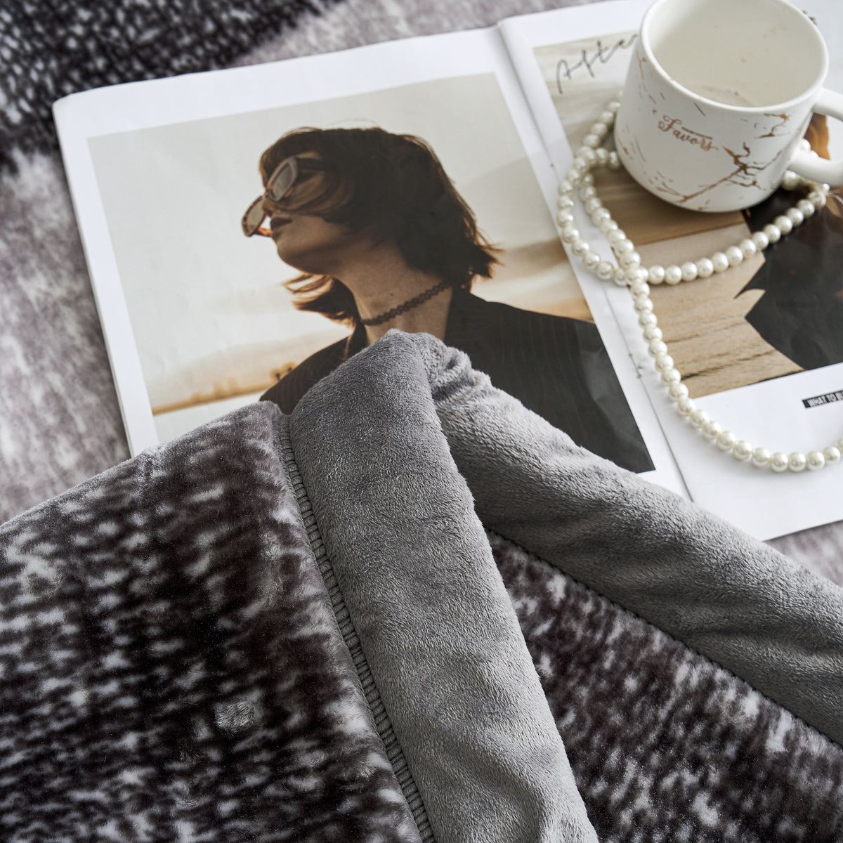 Simon Pattern Raschel Velvet Winter Blanket