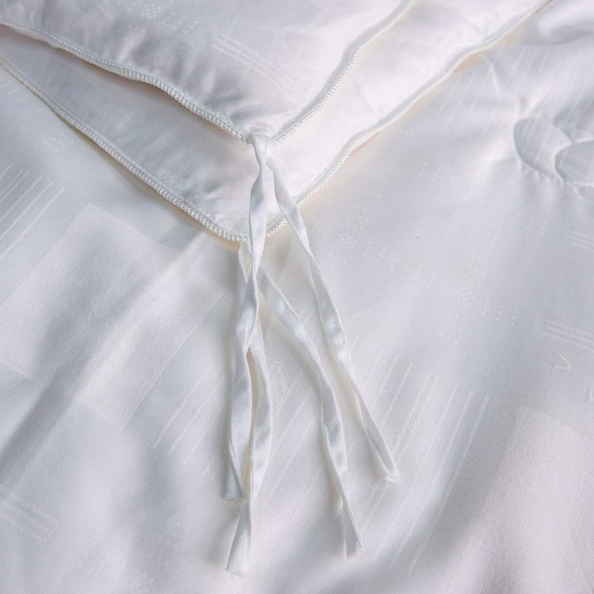 200 x 230 size Solid White All Season Silk Duvet Insert
