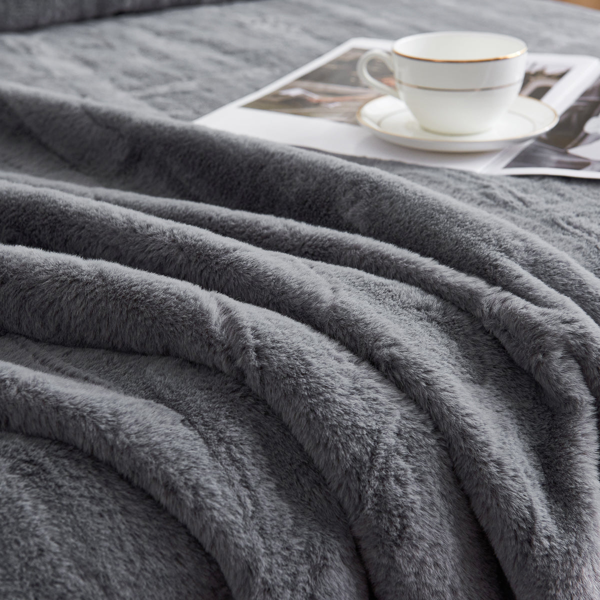 Stan Luxe Faux Fur Winter Blanket