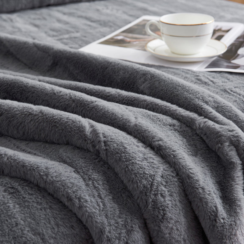 Stan Luxe Faux Fur Winter Blanket