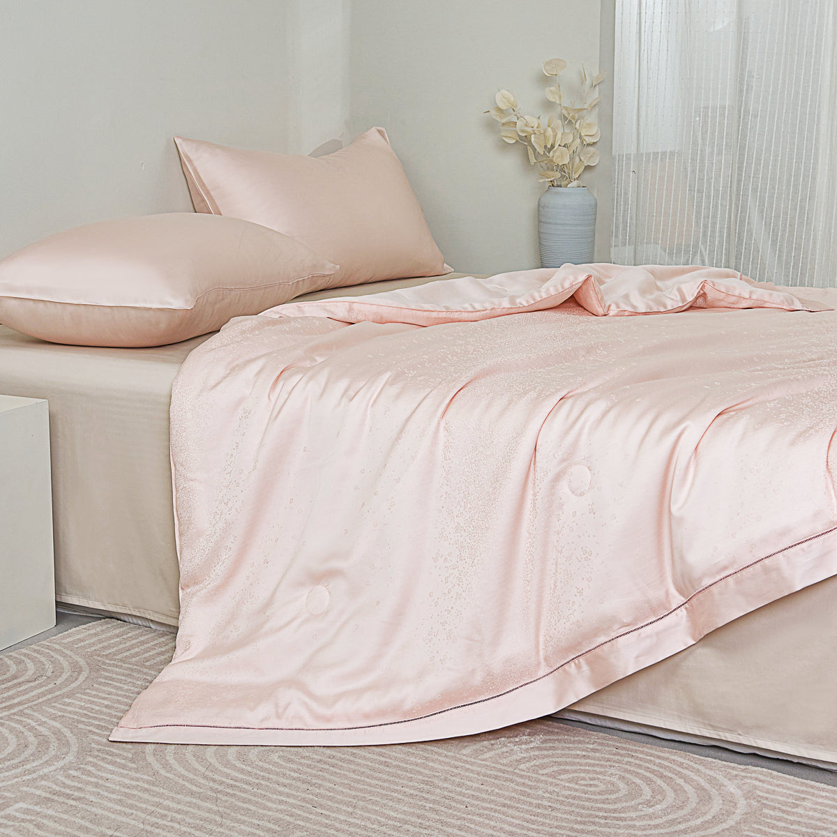 Dreamy Pink Tencel™ Jacquard Light Comforter