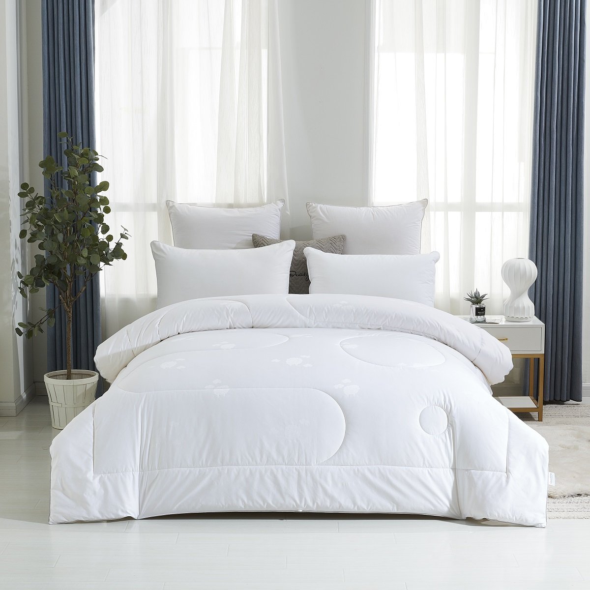 Solid White Extra Weight Australian Wool All Season Comforter