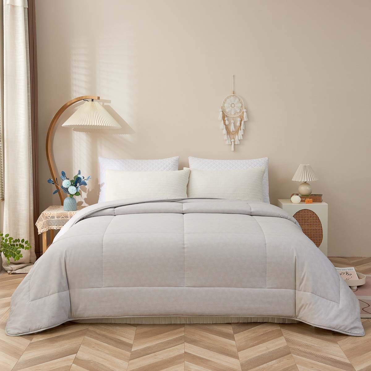 Upsilon Smoky Gray Pattern Cotton All Season Comforter
